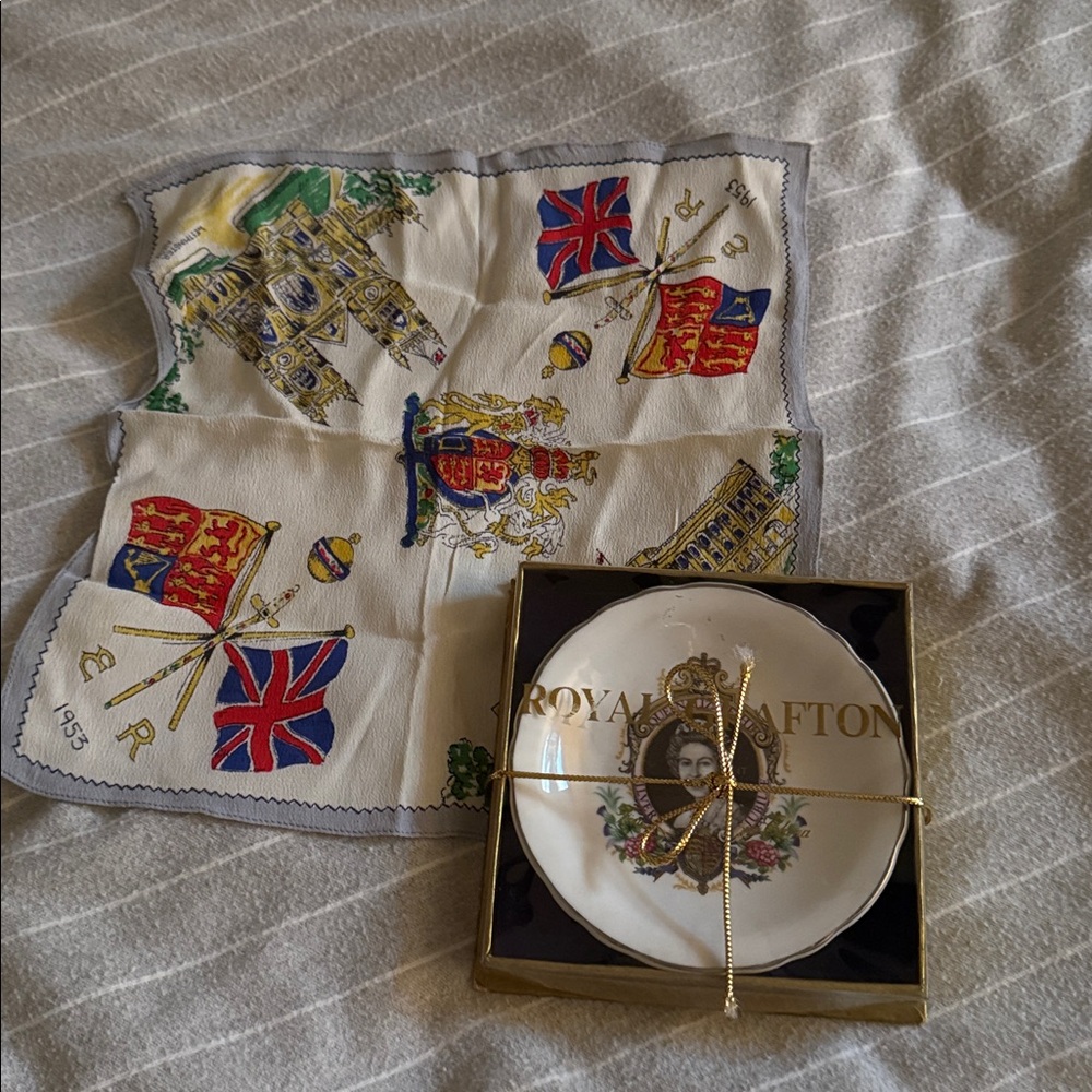 Her Majesty Queen Elizabeth silver jubilee bundle